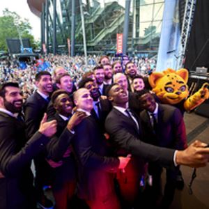 FINAL42018_PSGselfie_200