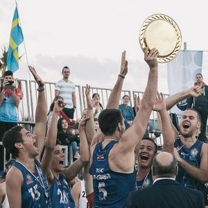 Detono Zagreb lift the 2018 Beach Champions Cup trophy