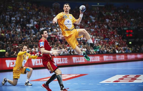 KOCAELI, TURQUIA - 11 DE FEVEREIRO DE 2017: Jogadores Na Ação Durante A  Harmonia Do Handball Da Liga Dos Campeões De VELUX EHF Entre O GH De  Besiktas MOGAZ E Dinamo Bucuresti.