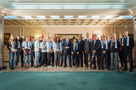 WCL_Buducnost_Prime-Minister-with-the-team