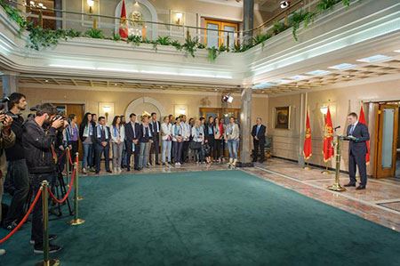 WCL_Buducnost_Prime-Minister-speaking-to-the-team