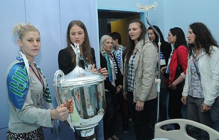 WCL_Majda-Mehedovic-(left)-with-team-mates-in-hospital