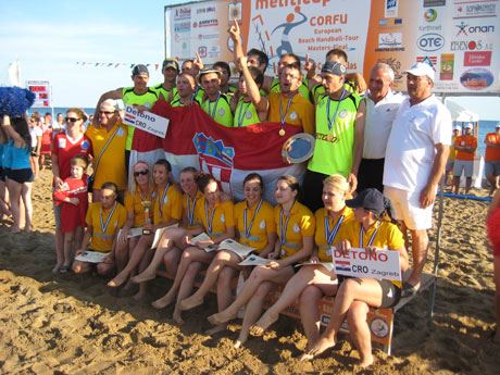 Detono Zagreb celebrating together with their women's team