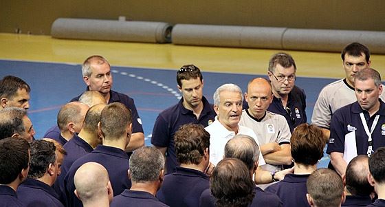 Betancor during a session for basketball referees